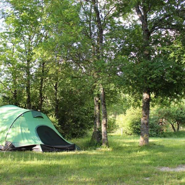 tente sur emplacement vide